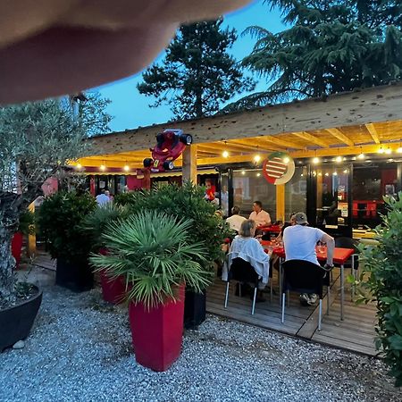 Hotel Le Cosy Pont-de-Chéruy Esterno foto
